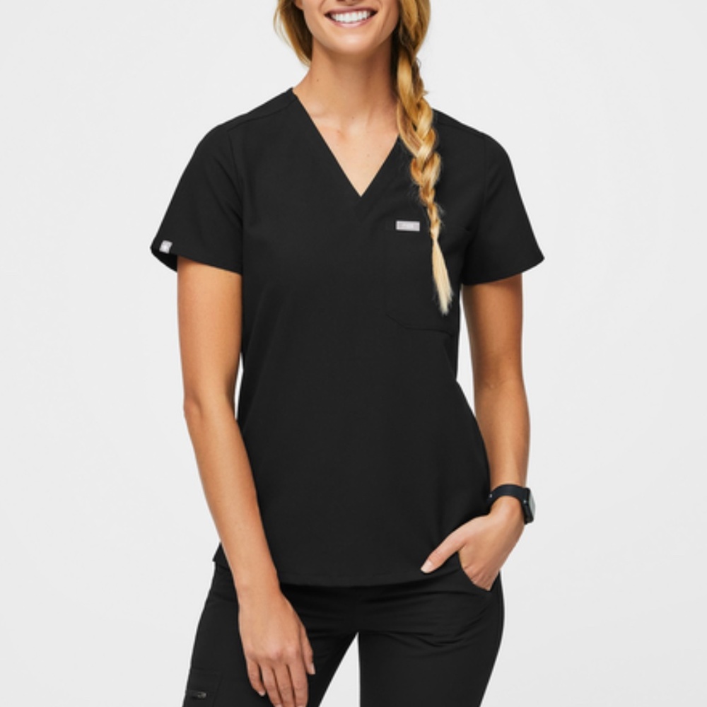 FIGS Casma Three-Pocket Scrub Top